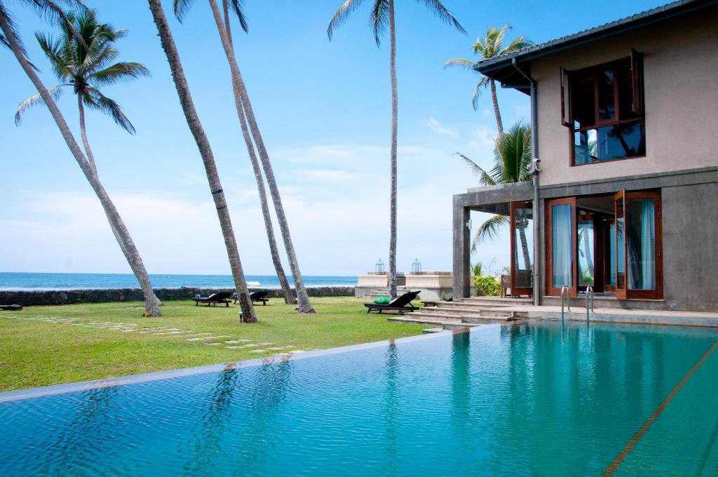 Luxury Seaside Villa with Infinity Pool & Private Beach Access